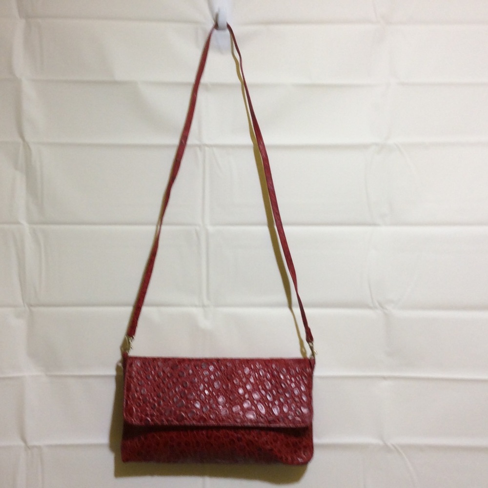 Vintage leather crocodile clutch by Almondo